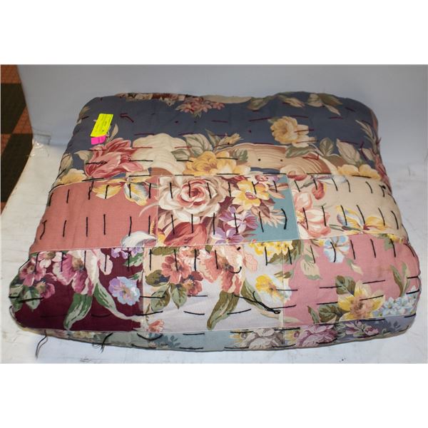 VINTAGE HANDMADE FULL SIZE PATCHWORK