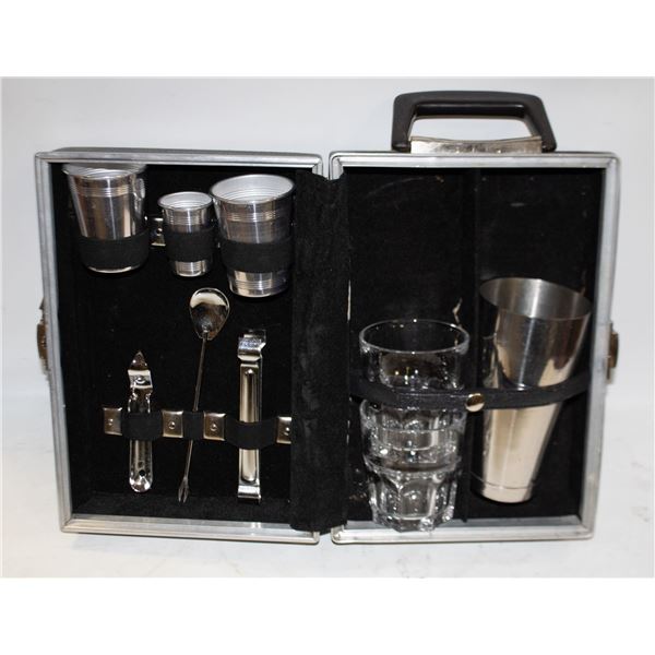 VINTAGE FLITE LINE TRAVEL BAR CASE