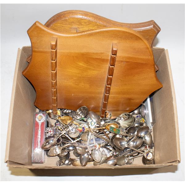 BUNDLE OF ESTATE COLLECTORS SPOONS