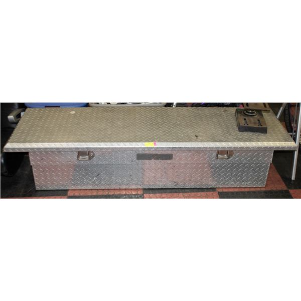 ALUMINUM CHECKERPLATE TRUCK TOOL BOX