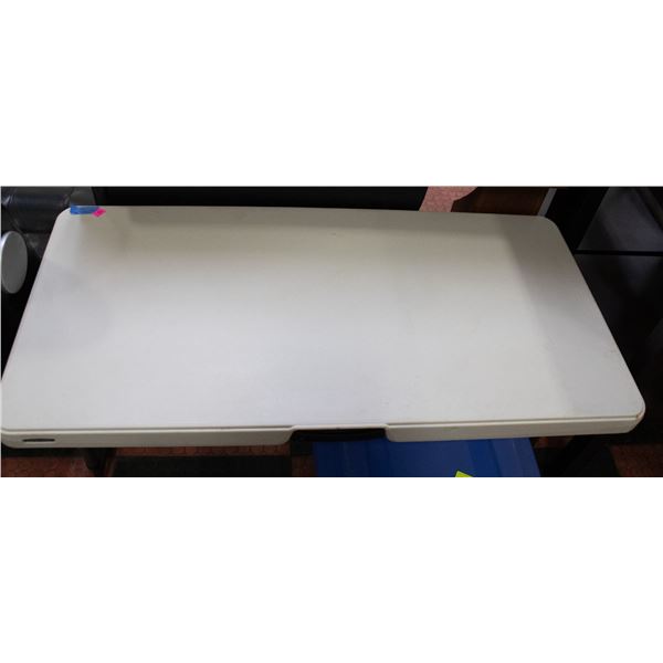 LIFETIME COLLAPSIBLE TABLE WITH HANDLE