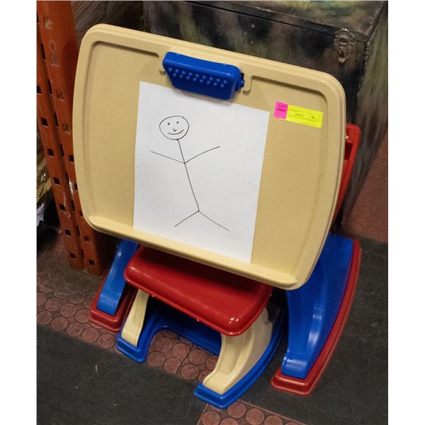 EASEL AND STOOL FOR TODDLER