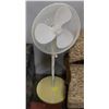 Image 1 : 18" DIA. OSCILLATING PEDESTAL/ FLOOR FAN