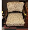 Image 1 : VINTAGE ARM CHAIR