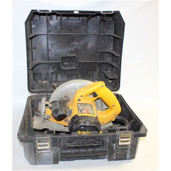 DEWALT CIRCULAR SAW IN CASE