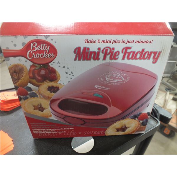 Betty Crocker Mini Pie Factory Cooker