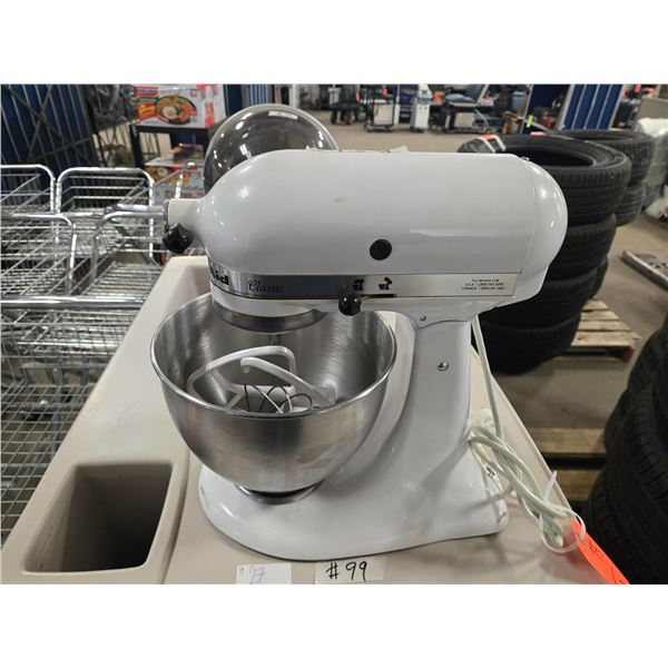 Kitchen Aid Mixer w/ Attachments