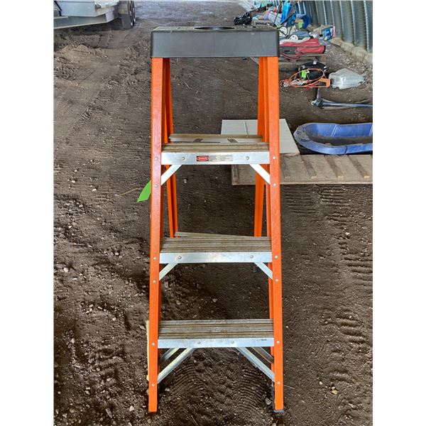 Orange Fibre Glass 4ft Step Ladder