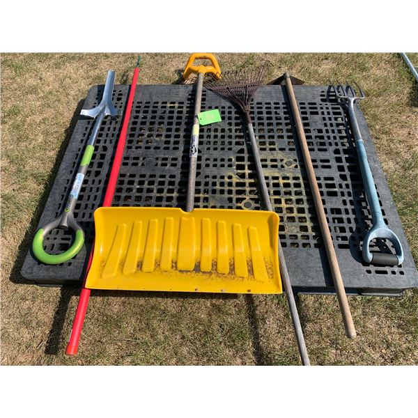 Snow Shovel, Rake, Fork, Hoe, Narrow Spade and Red Handle Tool