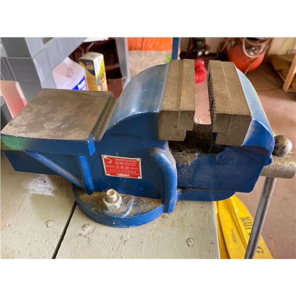 Work Table c/w Vice & Bench Grinder