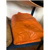Image 3 : Rug & Orange Tarp