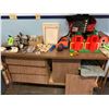 Image 1 : 9.5 Skates, Windchimes, Plastic Barn Sets & Brown Counter