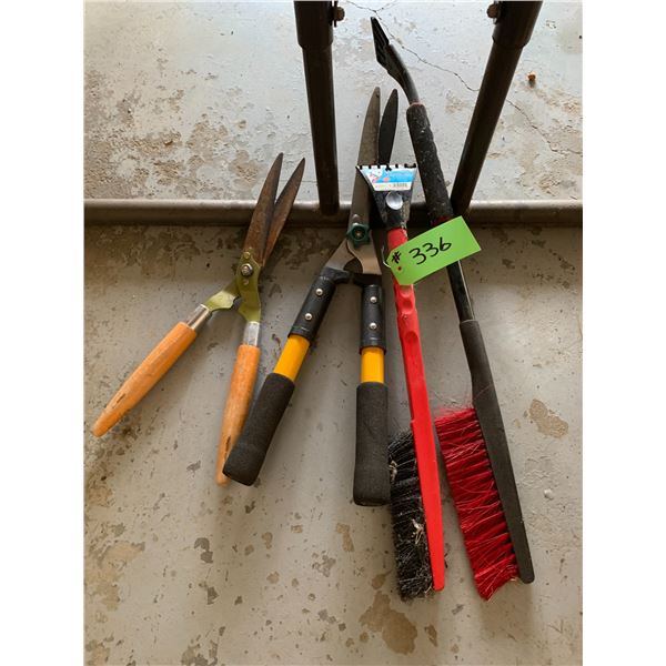 2 Snowbrushes, 2 Hedge Trimmers