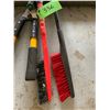 Image 4 : 2 Snowbrushes, 2 Hedge Trimmers