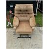 Image 4 : LIFT CHAIR - LIKE NEW! WORKS GREAT!