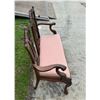 Image 4 : CHIPPENDALE STYLE MAHOGANY CARVED LOVESEAT