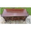 Image 5 : LANE CEDAR CHEST - ELEGANT, CHERRY FINISH WITH QUEEN ANN STYLE LEGS.