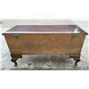 Image 7 : LANE CEDAR CHEST - ELEGANT, CHERRY FINISH WITH QUEEN ANN STYLE LEGS.