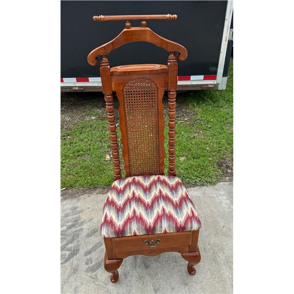 MIDCENTURY AMERICAN DREW LIMITED EDITION CHERRY AND CANE VALET CHAIR WITH DRAWER