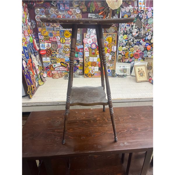 VINTAGE WOOD PARLOR TABLE
