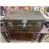 Image 1 : VINTAGE TRUNK