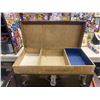 Image 8 : VINTAGE TRUNK