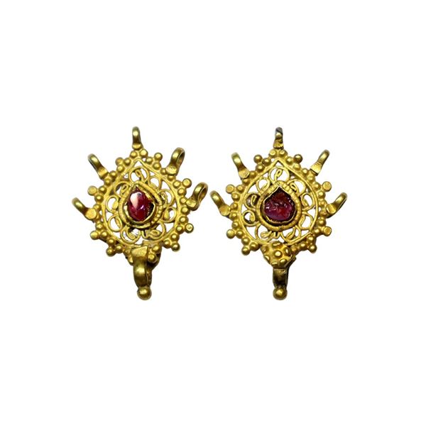 Ancient India, Post Gupta Period, Central Indian Region, Gold Pendant with Ruby Stone, 2.79 gms,