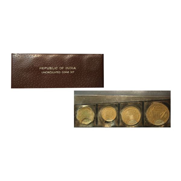 1967 Uncirculated Set, set of 8, Paisa 1, 2, 3, 5, 10, 20, 50 and 1 Rupee, but of 1962.