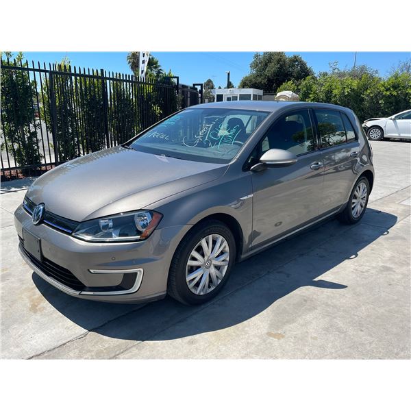 VOLK E-GOLF 2015 T-2 DAYS