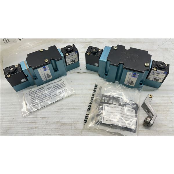 Lot of (2) Mac Valves #6221C-000-PM-111DA & #6321D-000-PM-111DA