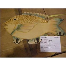 Q 3 HOOK FISH WALL RACK
