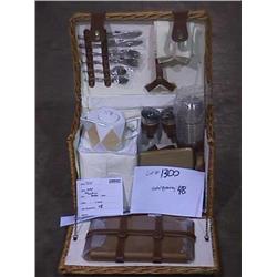 T4 TWO PICNIC BASKET
