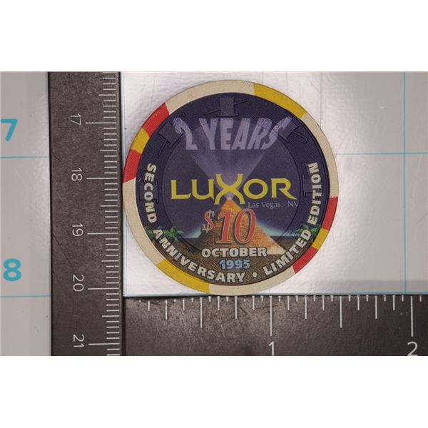 $10 LUXOR CASINO CHIP OCT. 1995 2ND ANNIVERSARY