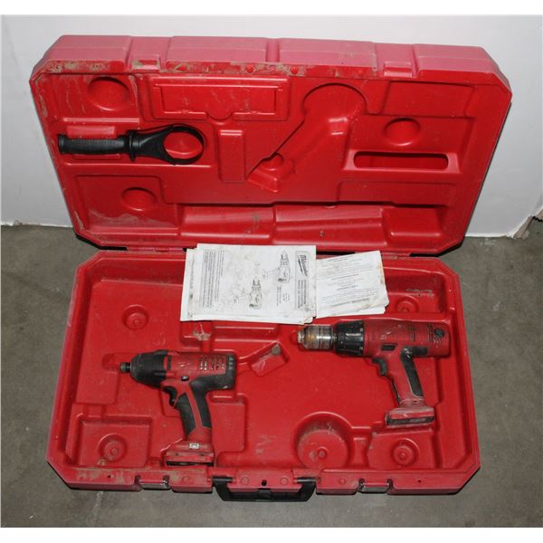 MILWAUKEE DRILL SET IN CASE