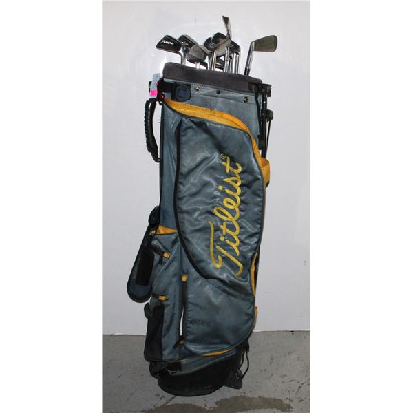 TITLEST GOLF BAG WITH MULTIPLE IRONS
