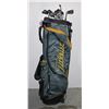 Image 1 : TITLEST GOLF BAG WITH MULTIPLE IRONS