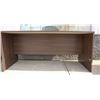 Image 4 : LARGE WOOD TONE OFFICE DESK, GOOD CONDITION