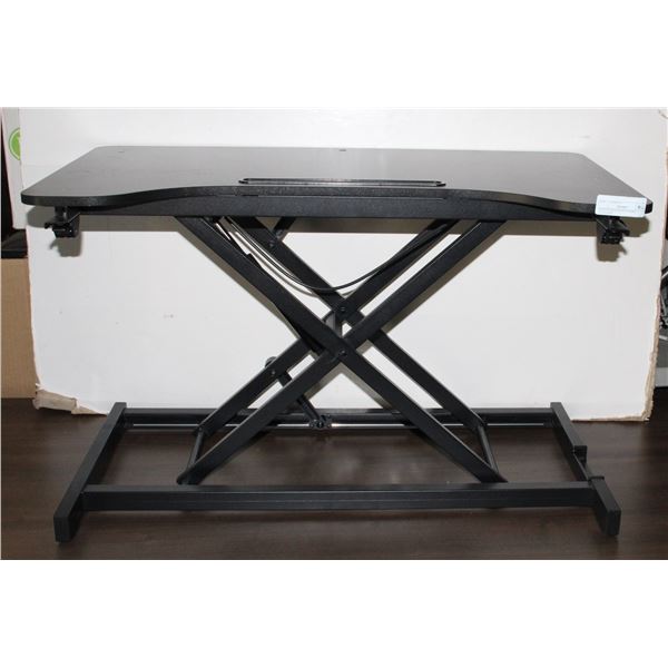 ADJUSTABLE HEIGHT WORK PLATFORM