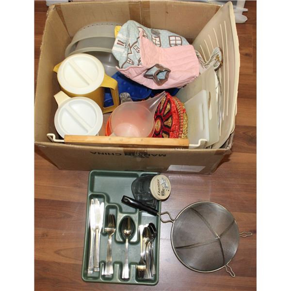 LARGE LOT OF KITCHEN ITEMS INCLUDING CUTLERY,