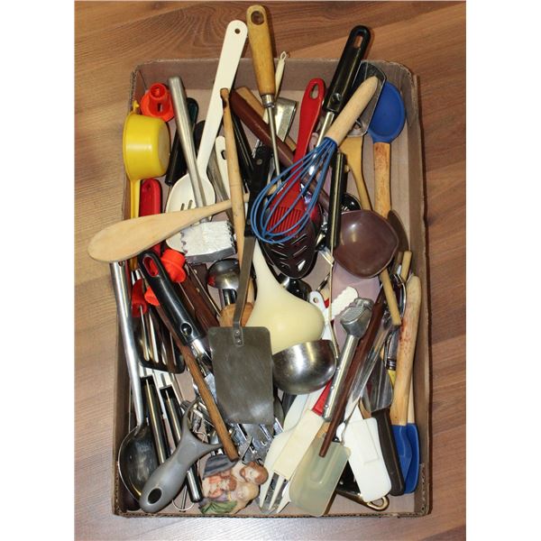 LARGE FLAT OF KITCHEN TOOLS, KNIVES, SPOONS,