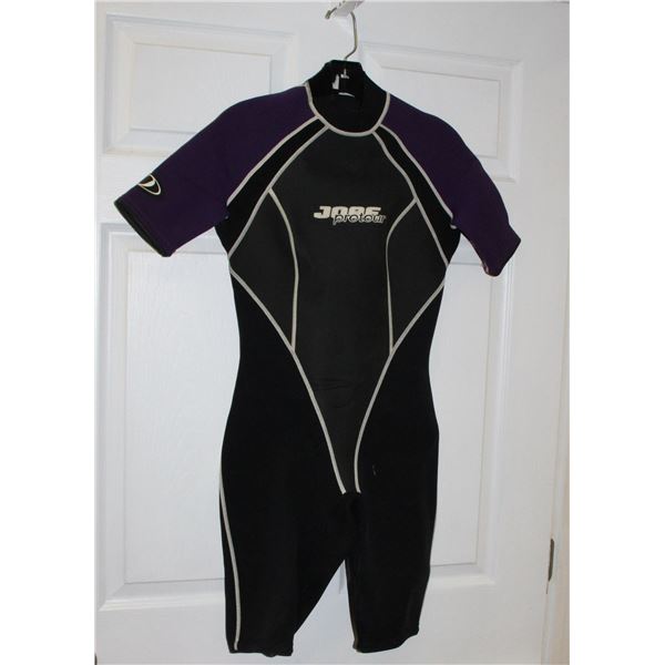 SIZE 9-10 JOBE WETSUIT