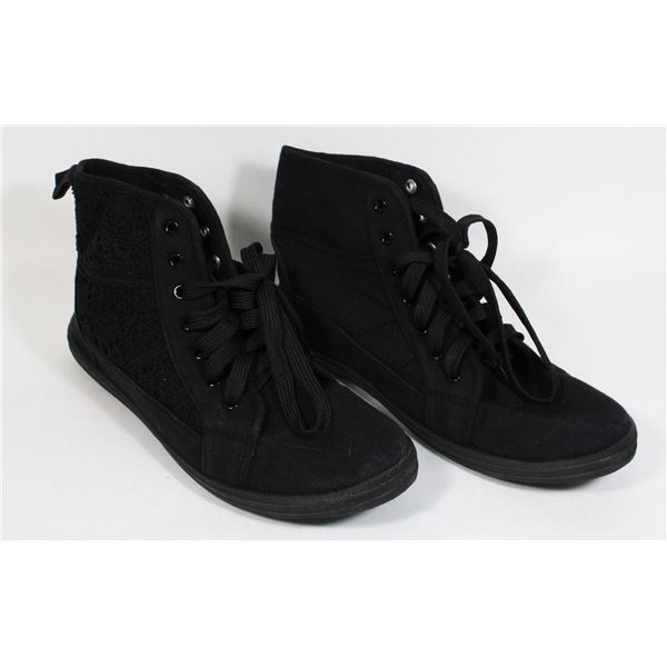 SIZE 8 WOMENS ARDEN SHOES