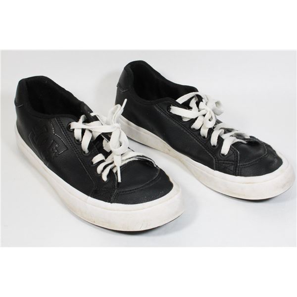 PAIR OF DG SHOES APPROX SIZE 8