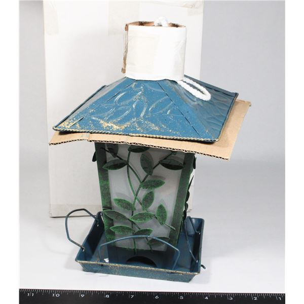 NEW Item #13998. METAL BIRD FEEDER