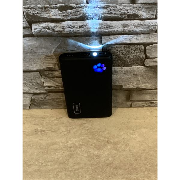 INIU Power Bank with built in Flashlight- Model #: BI-B41 - 10000mAh - Black