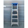 Image 5 : Lite Brand Aluminum 5-Step Ladder - 5 ft Tall - Model #: 50597 - Dent on 1 Leg (See picture)