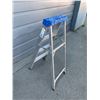 Image 3 : Lite Brand Aluminum 4-Step Ladder - 4 ft Tall - Model #: LP50497