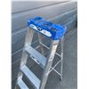 Image 5 : Lite Brand Aluminum 4-Step Ladder - 4 ft Tall - Model #: LP50497