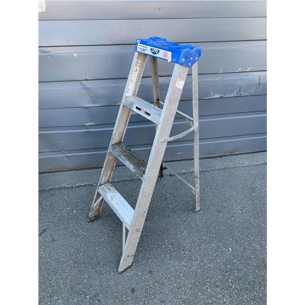 Aluminum Step Ladder - 4ft Tall - 2 Steps
