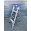 Image 2 : Aluminum Step Ladder - 4ft Tall - 2 Steps